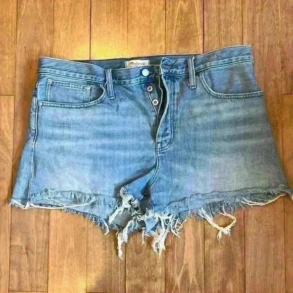 Madewell Pants - Madewell relaxed denim shorts size 32
